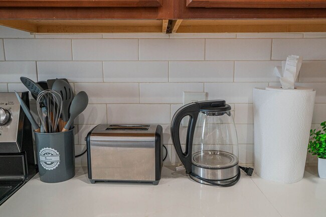 Building Photo - 1275 E University Dr