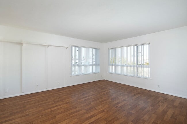 Building Photo - OPEN HOUSE: 1/3 & 1/4 10-11AM ~ Studio in La Jolla ~ 1 MILE from Beach!