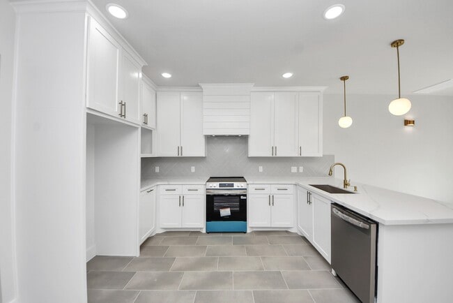 Building Photo - 1110 E Main St