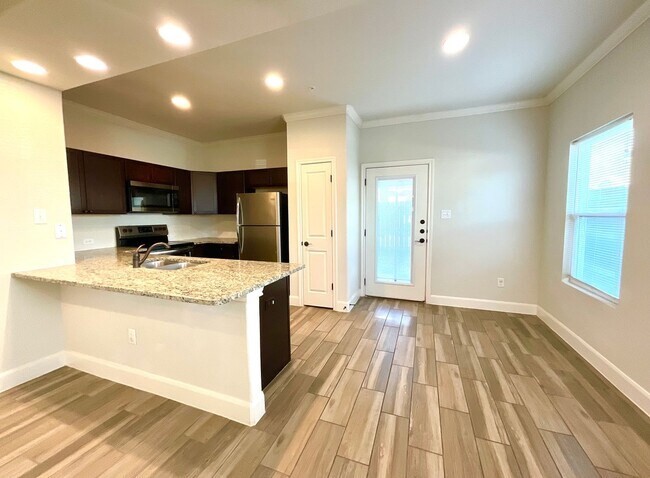 Building Photo - 3BR / 2.5BA Home | Fenced Backyard, Garage & Stainless Appliances!