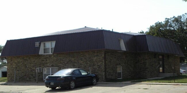 Primary Photo - 320 S Illinois