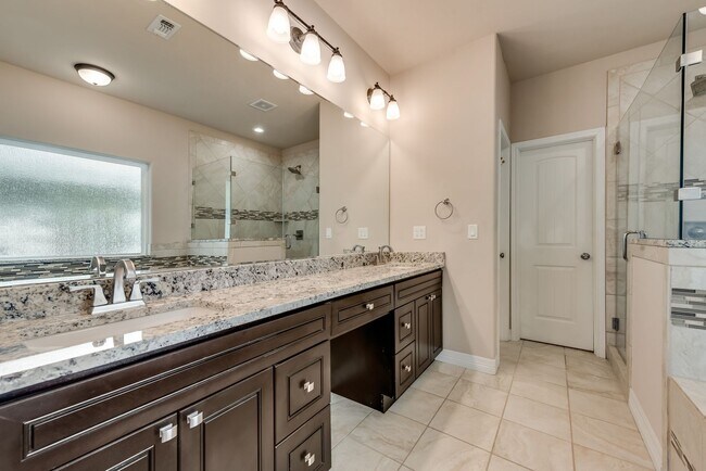 Building Photo - AVAILABLE NOW 4 BEDROOM 2.5 BATH HOME IN A...