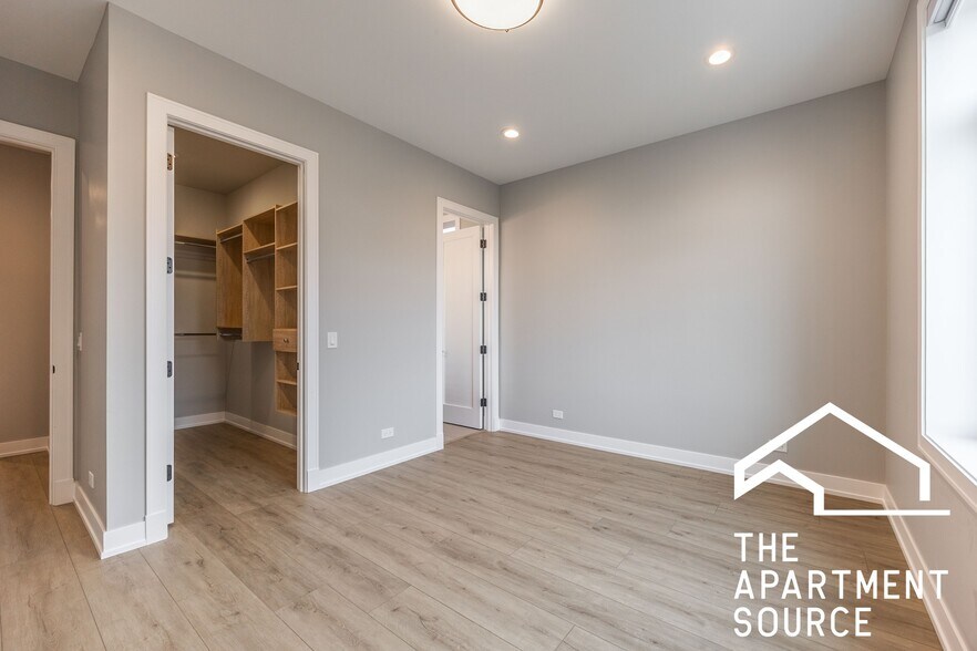 Building Photo - 3738 S Calumet Ave