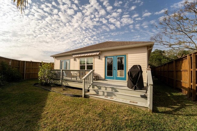 Building Photo - 228 Herada St