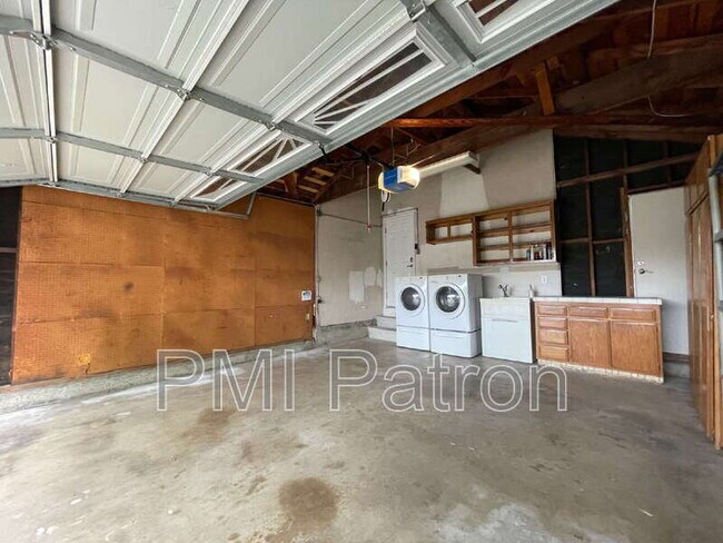 Building Photo - 4233 Redline Dr