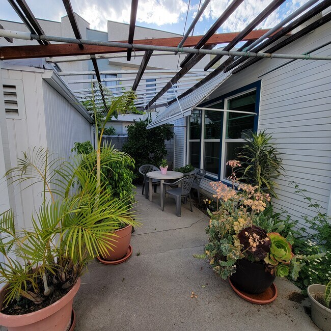 Front area - 1331 Barrington Way