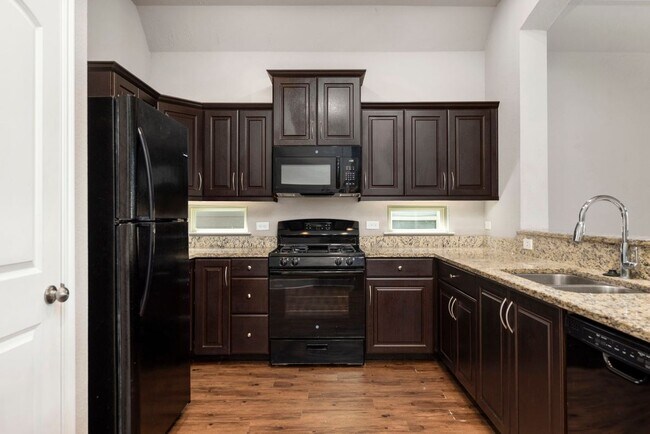 Building Photo - 2131 Naples Wy