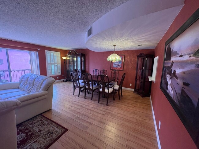 Building Photo - 680 Tennis Club Dr