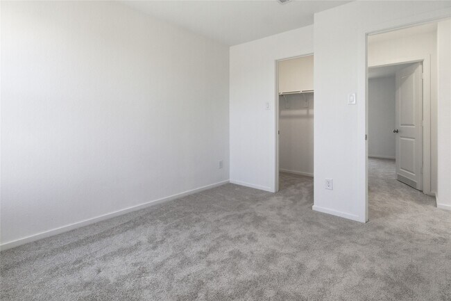 Building Photo - 28731 Bottom Grass Trl
