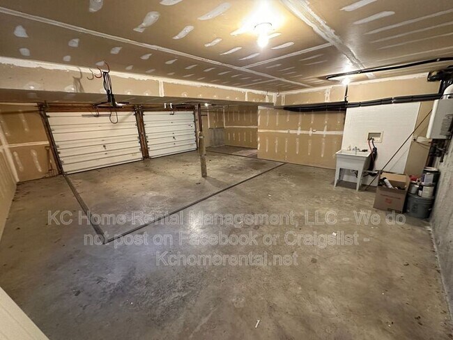 Building Photo - 9802 NW 72nd Terrace