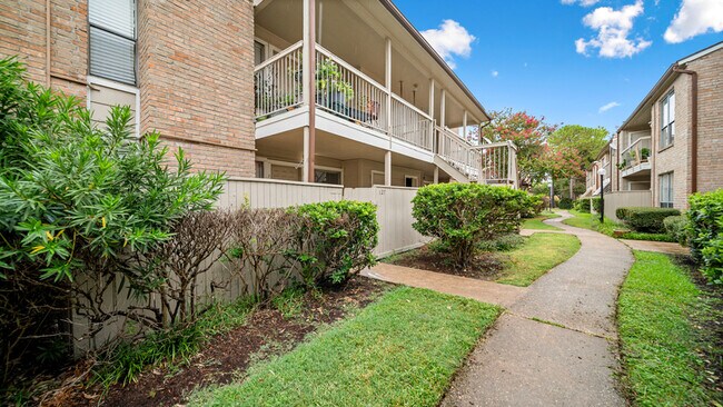 Primary Photo - 2100 Wilcrest Dr