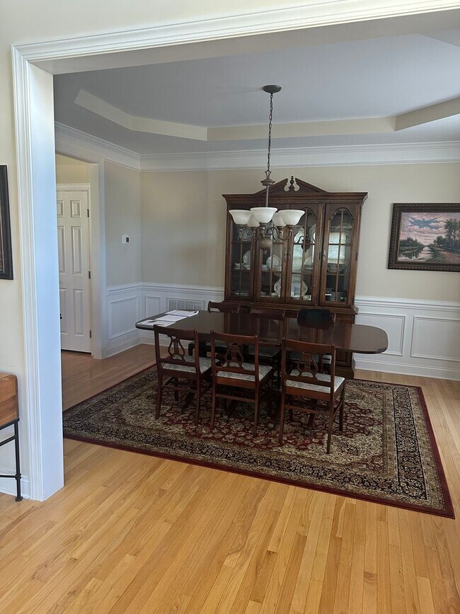 Building Photo - Prime Location, Five Forks! Lease only