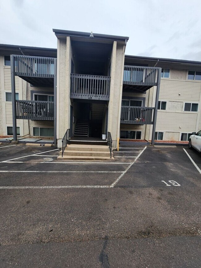 Building Photo - 5030 El Camino Dr