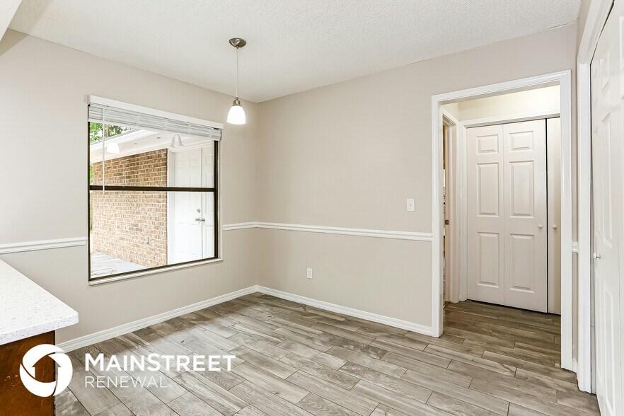 Building Photo - 450 Segovia Dr