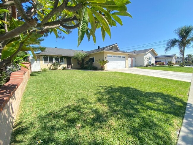 Building Photo - Remodeled 3 Bedroom Lakewood House For Rent-Ready For Move-in ASAP!