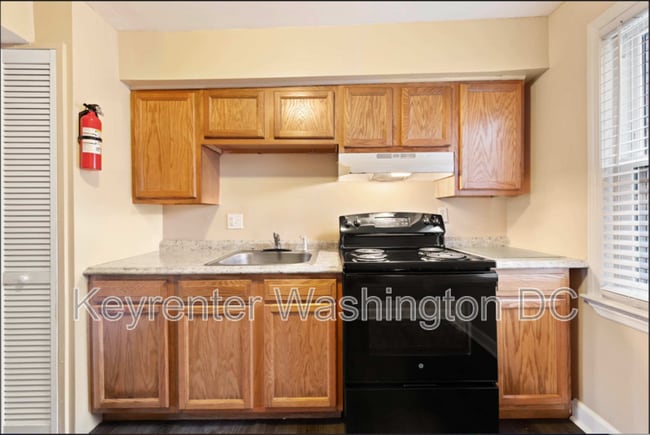 Building Photo - 5001 Sheriff Rd NE