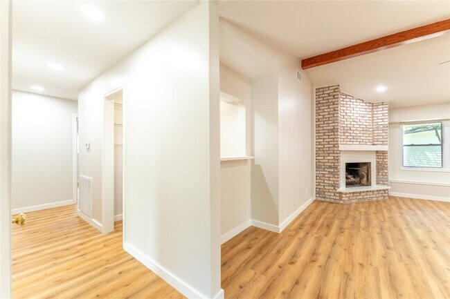 Building Photo - 6119 S Braeswood Blvd