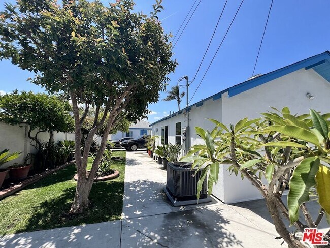 Building Photo - 3753 W 60th St