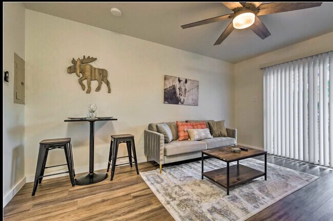 Primary Photo - 4021 W 8th St