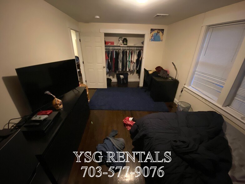 Building Photo - 27 Wait St