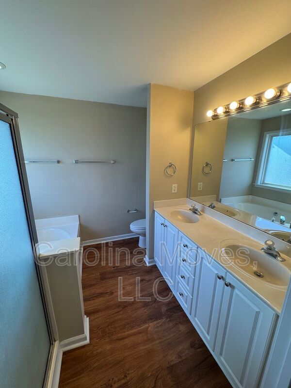 Building Photo - 500 Cliffview Ct