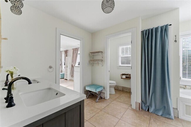 Building Photo - 302 Hascall Rd NW