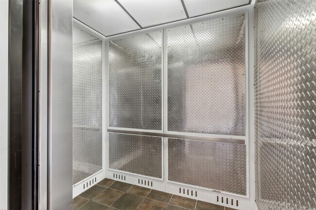 Building Photo - 3015 Bryan St