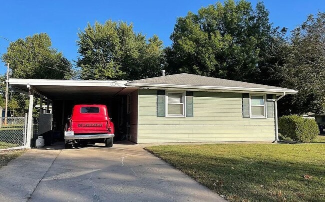 Building Photo - 2401 Brockman St