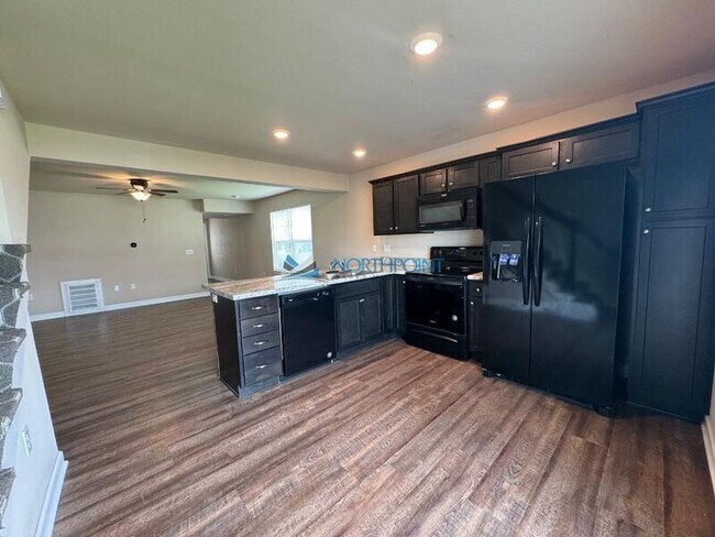 Building Photo - 815 Raven Court