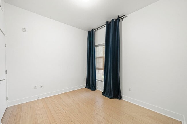 Building Photo - Modern 3BD, 3.5BA Five Points Townhome wit...