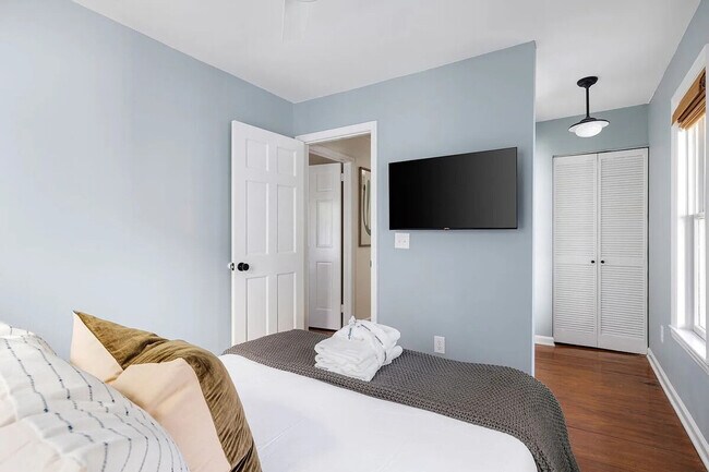 Building Photo - 4 Gateway Walk