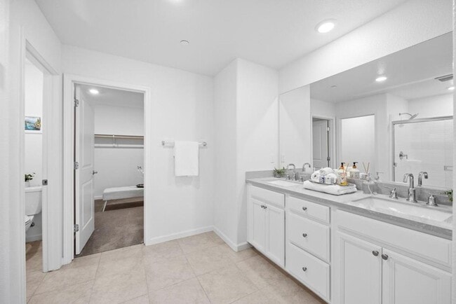 Building Photo - Gorgeous 4 Bedroom in Fiddyment Ranch