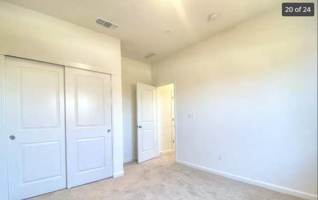 Building Photo - 917 Somerset Way