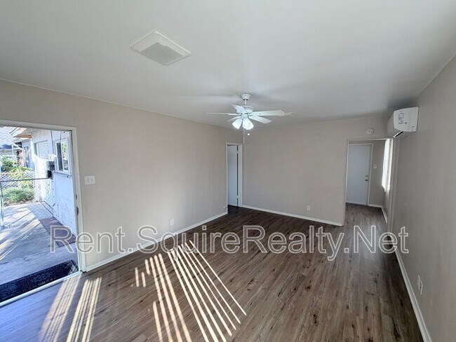 Building Photo - 902 N Angeleno Ave