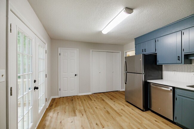Building Photo - Updated Home in Ansley Park!