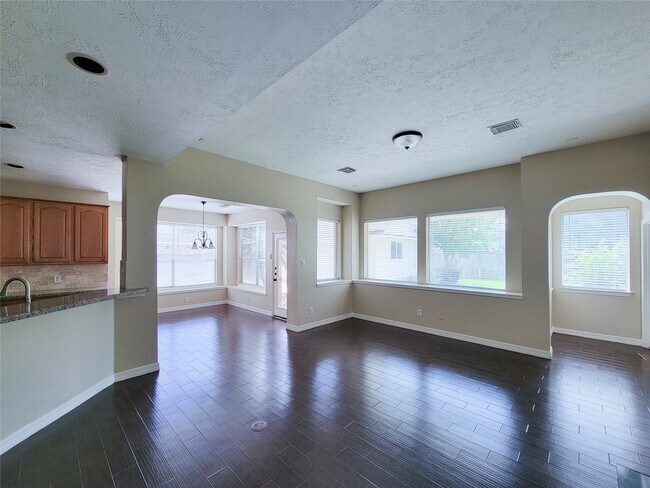 Building Photo - 914 Ivory Ridge Ln