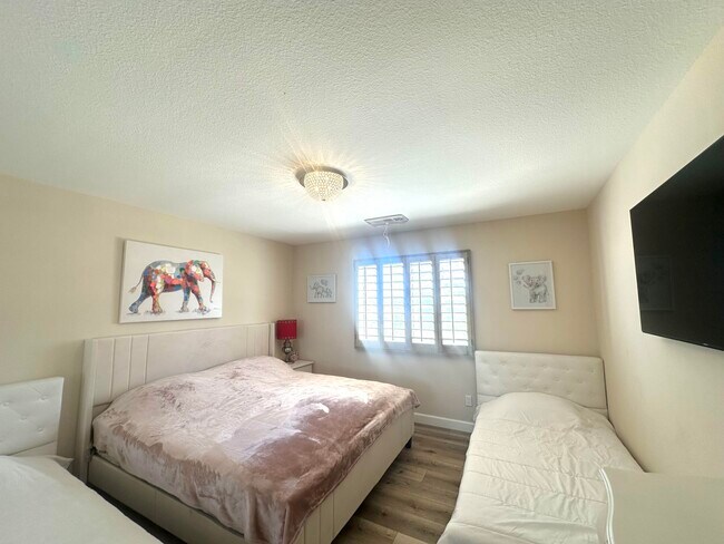 Building Photo - 76961 Sheffield Ct