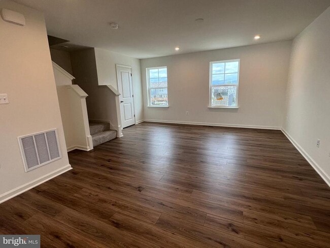 Building Photo - 211 Clifton Mnr
