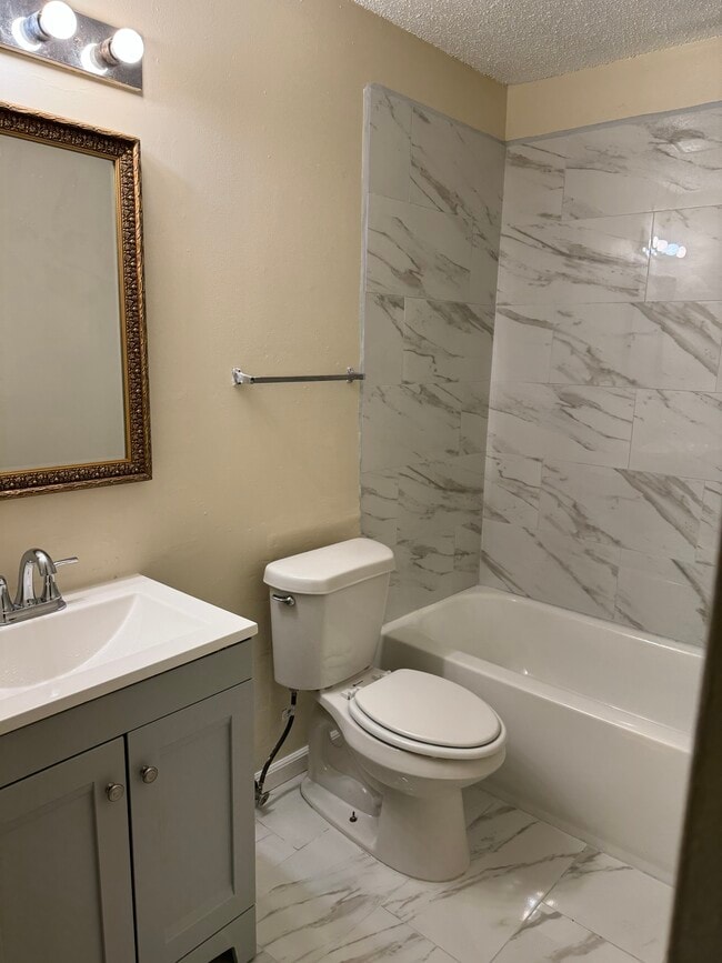 Building Photo - 2057 Orchid Dr