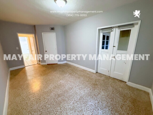 Building Photo - 1621 NE 5th Ct