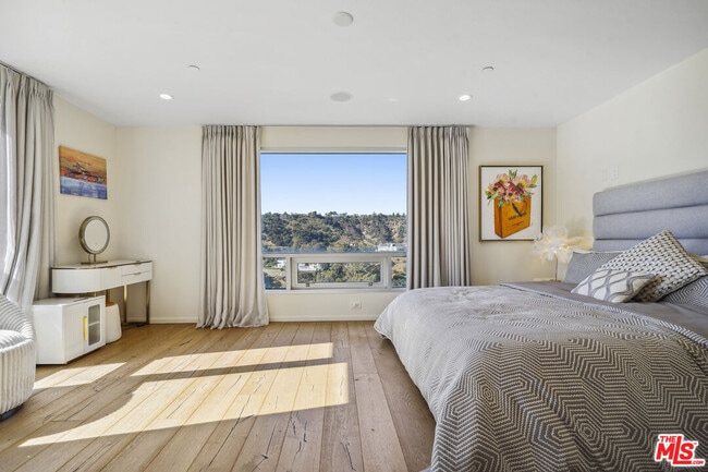 Building Photo - 9716 Oak Pass Rd