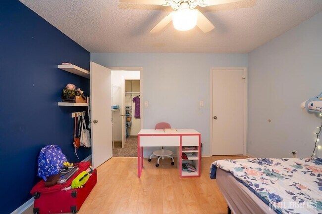 Building Photo - 16 Thoreau Dr
