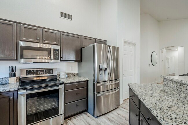 Building Photo - 760 N Swan Dr