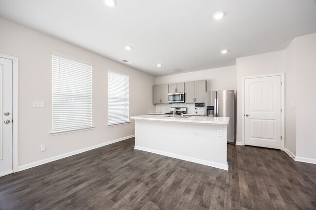 Building Photo - 317 Stream Valley Ct