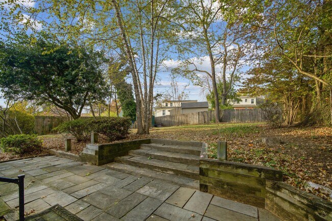 Building Photo - 2711 Elnora St