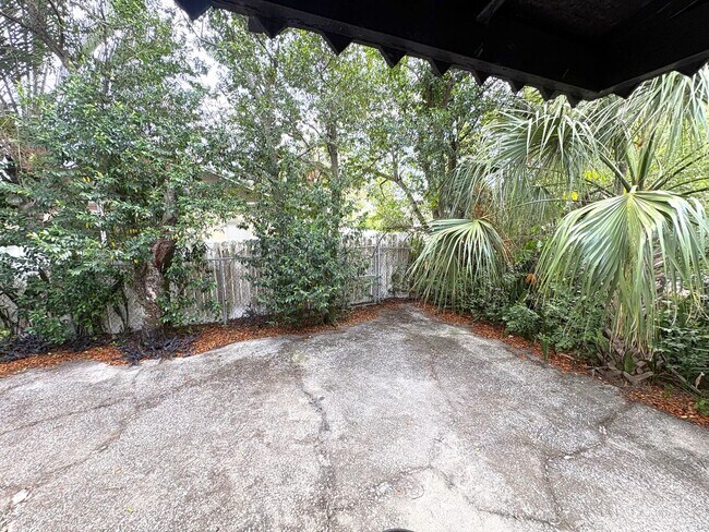 Building Photo - 3/2 Historic Home Available NOW!