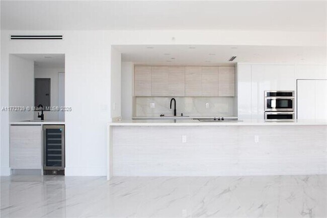 Building Photo - 19707 Turnberry Way
