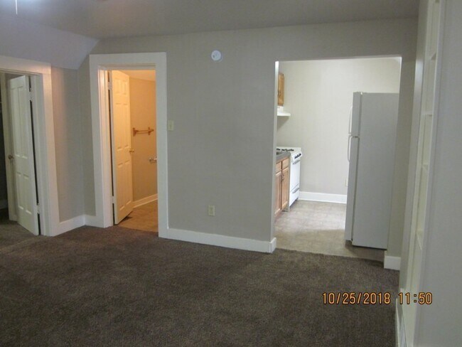 Building Photo - 828 Huestis Ave