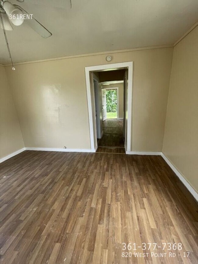 Building Photo - 820 W Point Rd