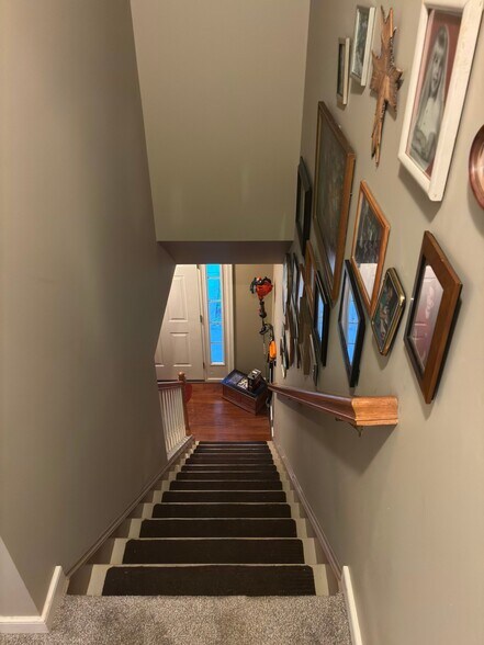 Building Photo - 641 Chickadee Dr